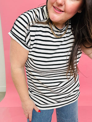 STRIPE CONTRAST TOP WITH SHORT CUFF SLEEVES