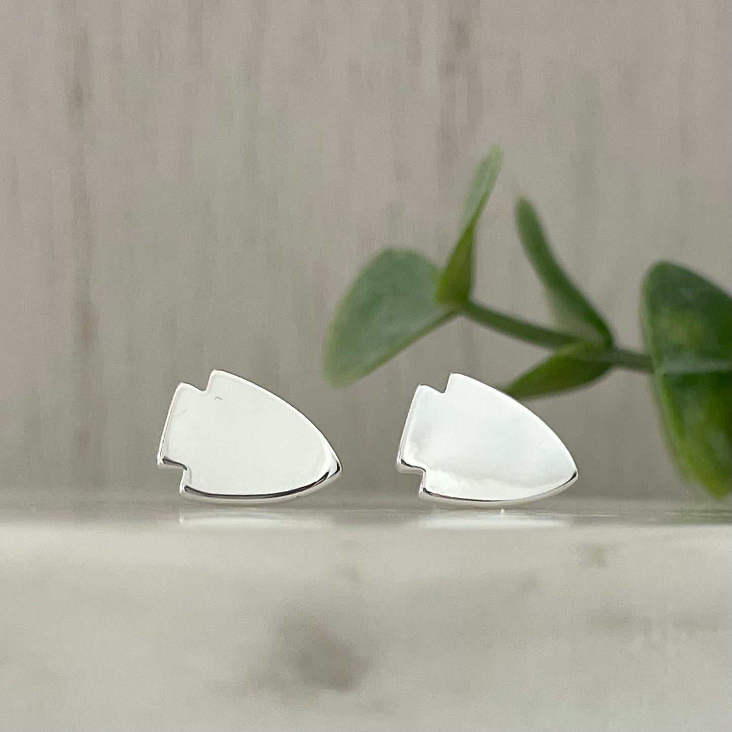 18K silver plated arrowhead stud earrings Perfect for game day or every day. Show your love for your hometown with this KC Necklace. A simple and elegant design, this necklace is perfect for everyday wear. The rose gold finish is beautiful and timeless. Whether you're dressing up for a night out or just running errands, this necklace is a great way to show your KC pride